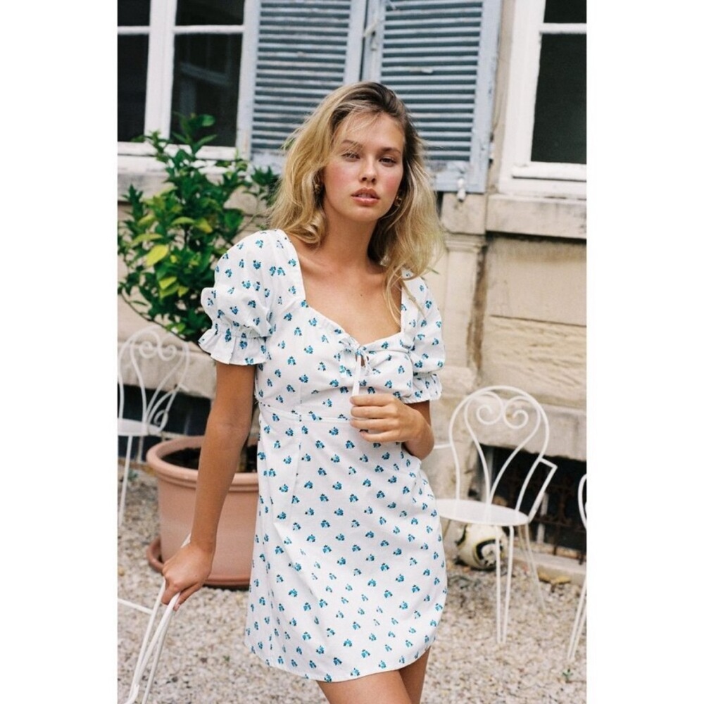 With Jean Juliette White Floral Mini
Dress M